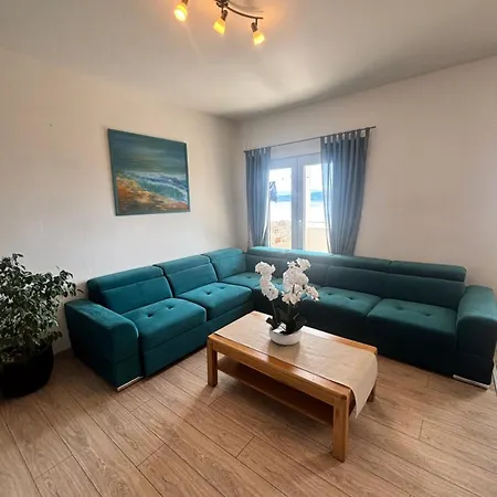 A6 Sea View Apartment